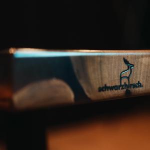 Epoxidharztisch Massivholz schwarzhirsch