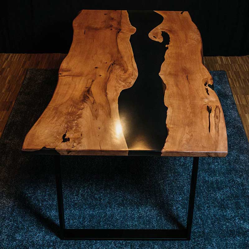 Hirschsprung_frontal_Dark_Epoxy-angepasst Epoxidharztisch Massivholz schwarzhirsch