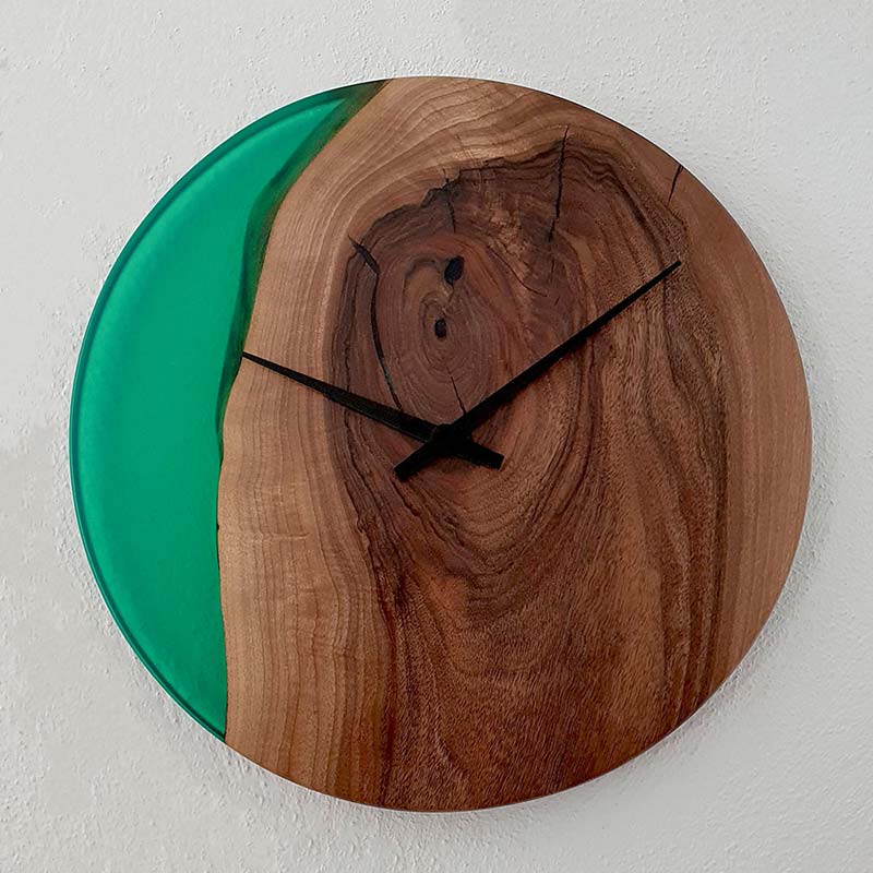 Uhr Kinzig aus Walnuss Epoxidharzuhr