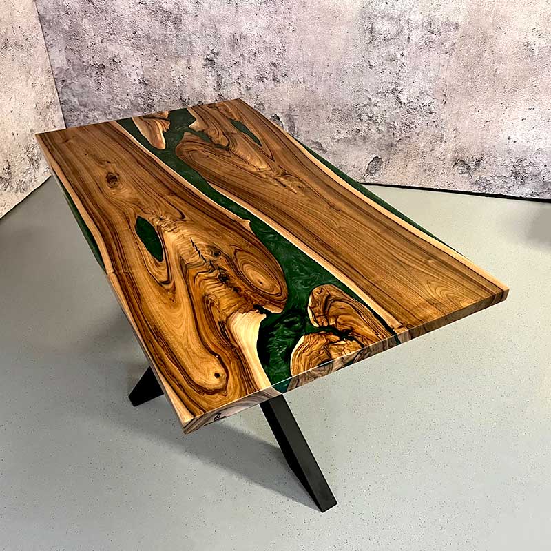 Esstisch-Schwarzwaldmoos-Nussbaum-smaragd Epoxidharztisch kaufen Nussbaum